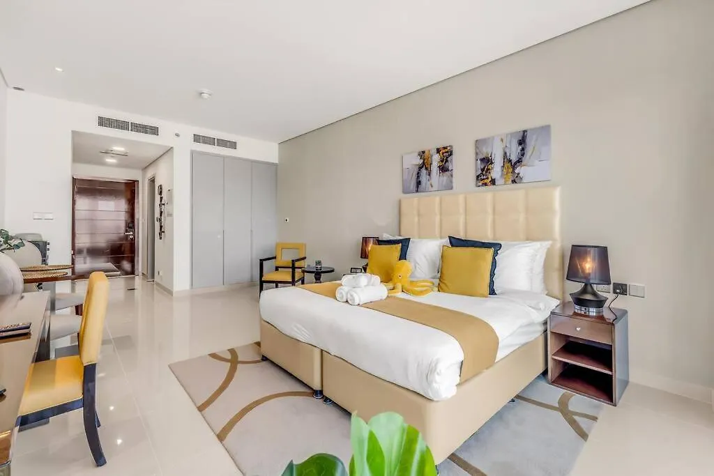 Waves - Stylish Studio With Balcony In Dubai South Apartment