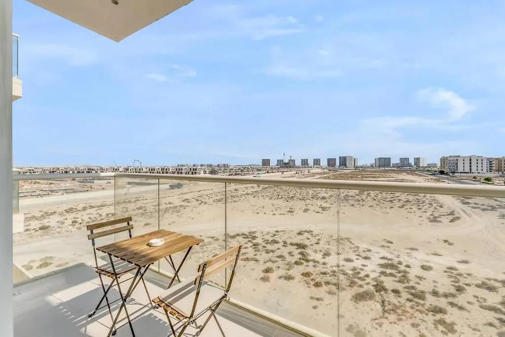 Waves - Stylish Studio With Balcony In Dubai South Apartment
